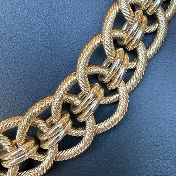 Vintage Gold Tone Chunky Brutalist Chainmail Woven 18” Statement Necklace - Picture 3 of 5